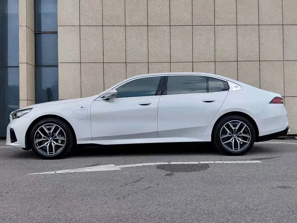 BMW i5 — фото 6