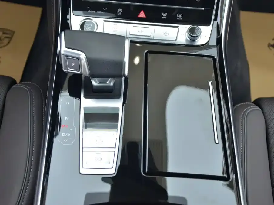 Audi A8 — фото 9