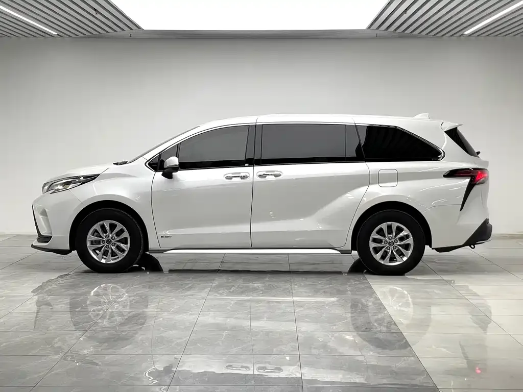 Toyota Granvia — фото 5