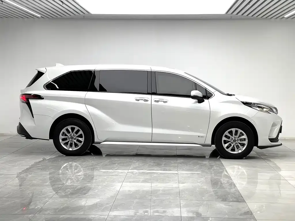 Toyota Granvia — фото 10