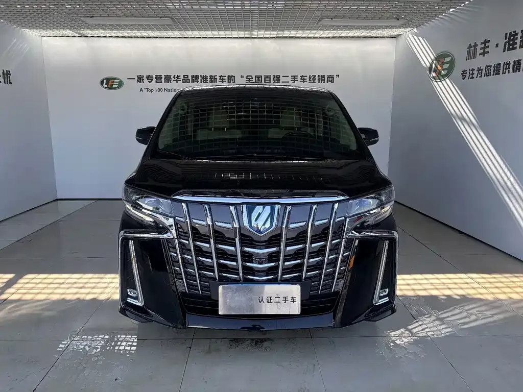 Toyota Alphard — фото 3