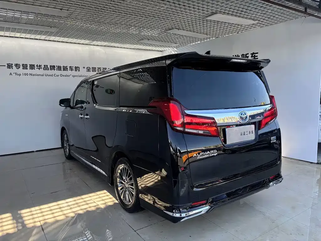 Toyota Alphard — фото 8