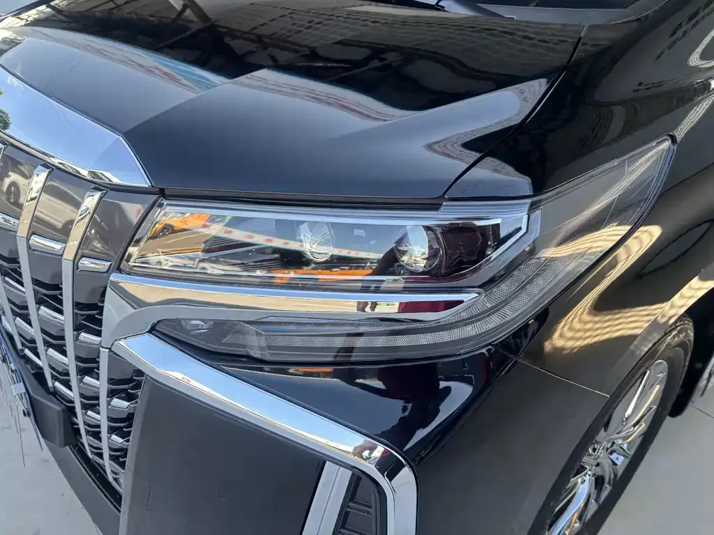 Toyota Alphard — фото 7