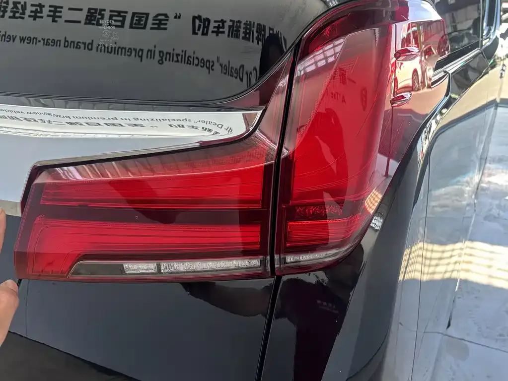 Toyota Alphard — фото 9