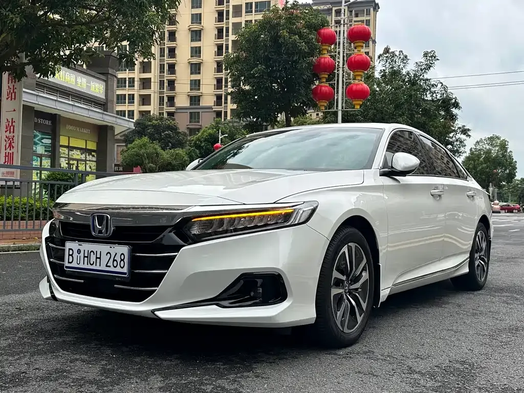 Honda Accord — фото 1