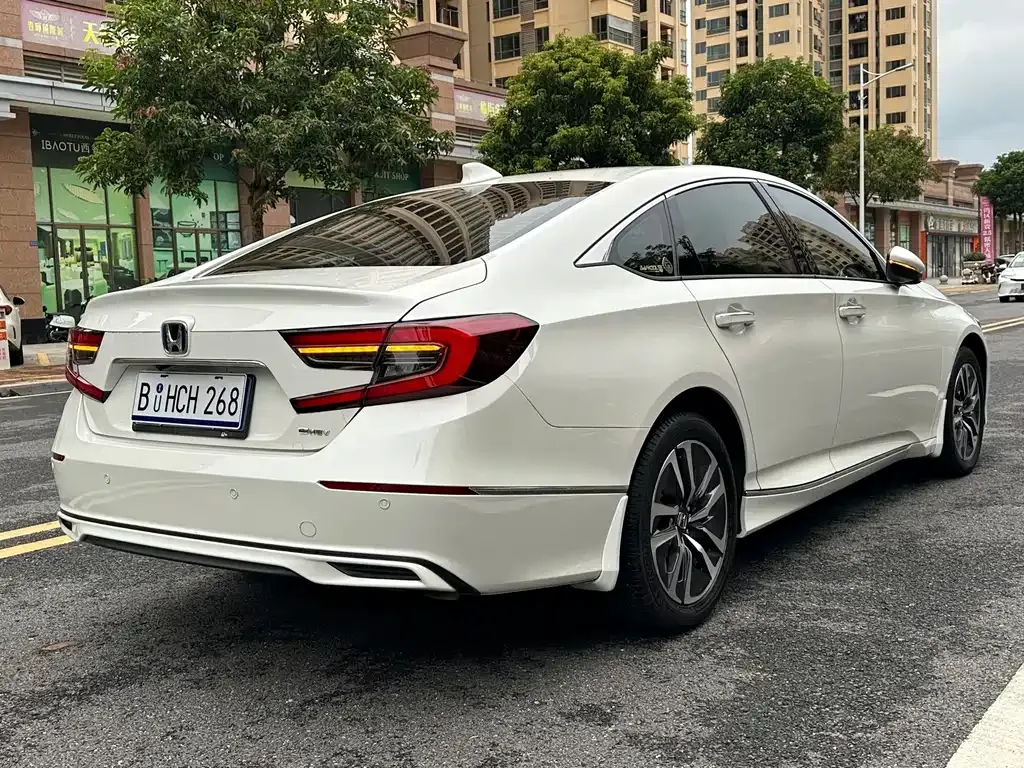 Honda Accord — фото 10
