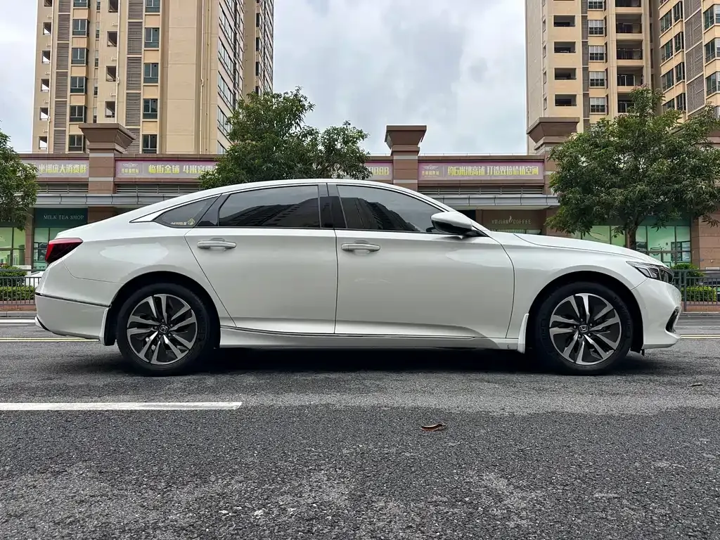 Honda Accord — фото 8