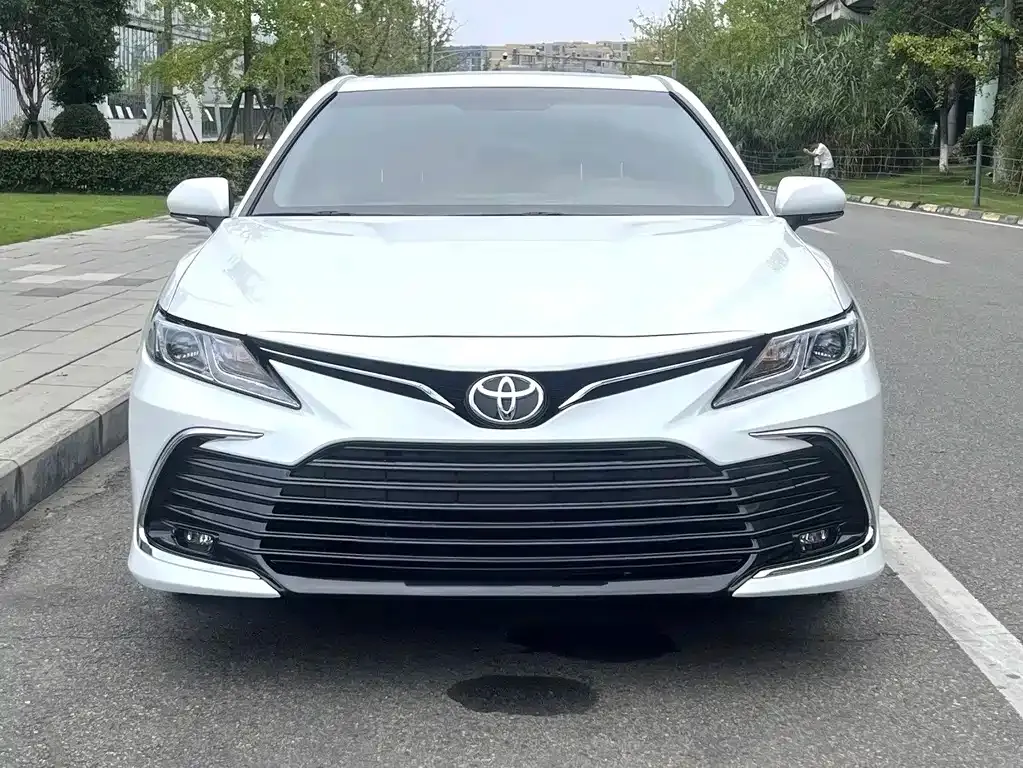 Toyota Camry — фото 8