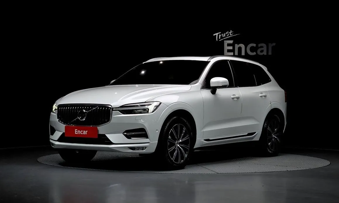 Volvo XC60 — фото 1