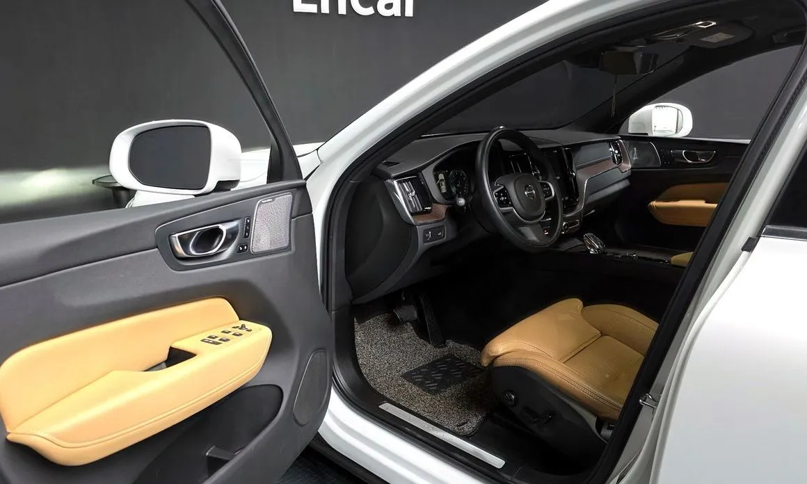 Volvo XC60 — фото 10