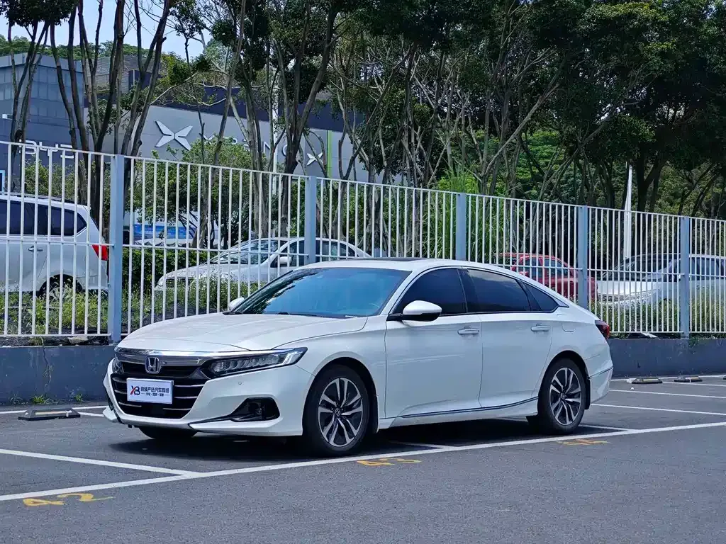 Honda Accord — фото 1