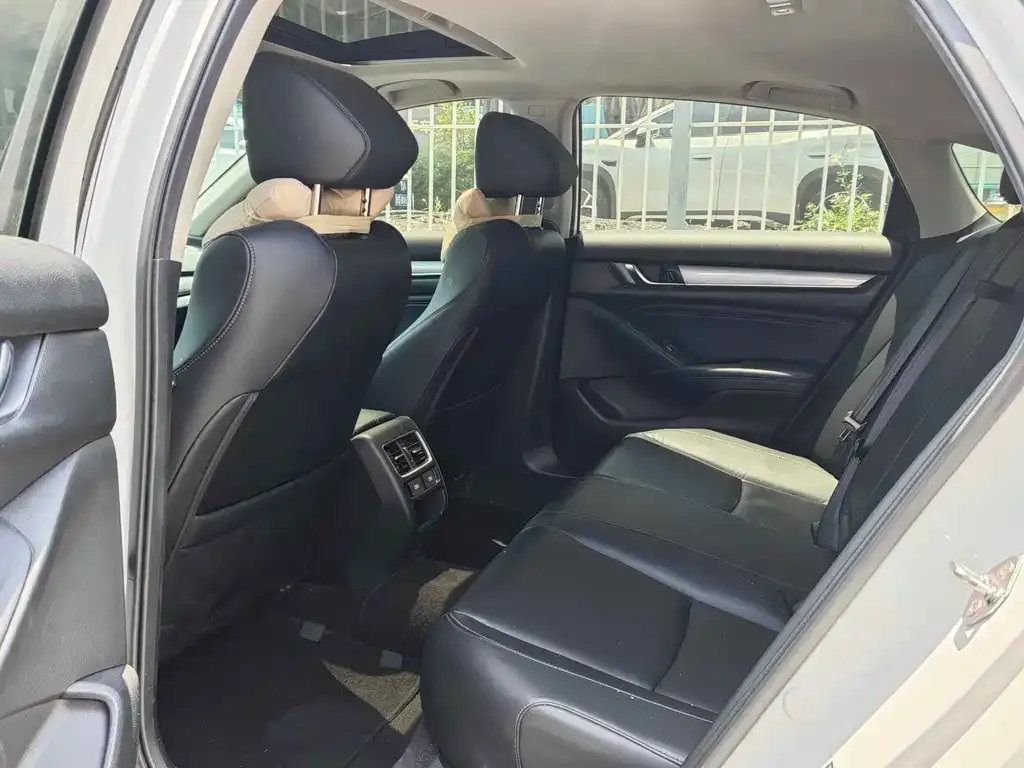 Honda Accord — фото 6