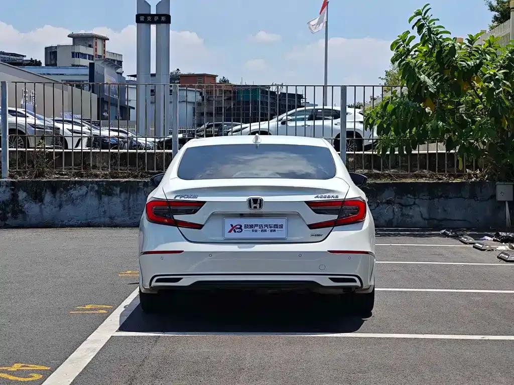 Honda Accord — фото 10