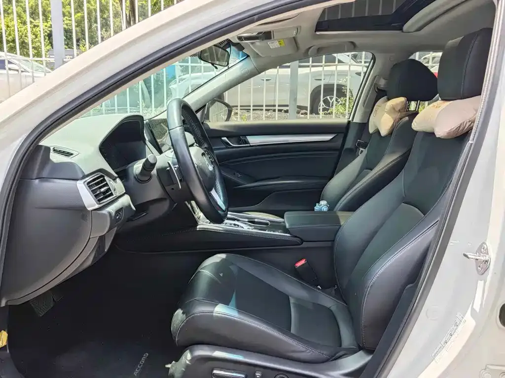 Honda Accord — фото 7