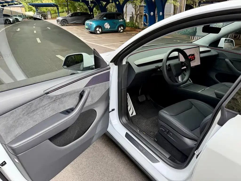 Tesla Model Y — фото 3