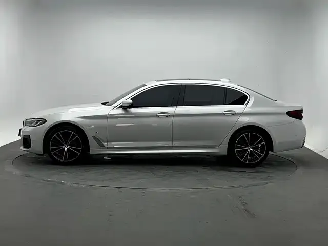 BMW 5 Series — фото 5