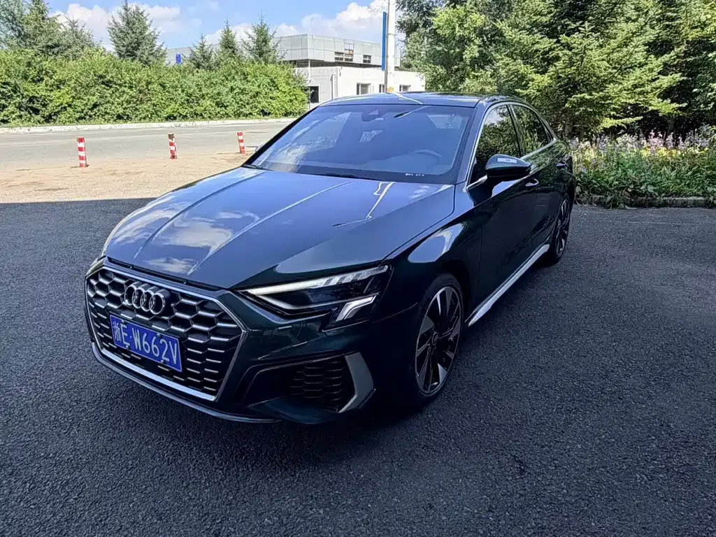 Audi A3 — фото 1