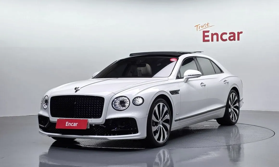 Bentley Flying Spur — фото 1