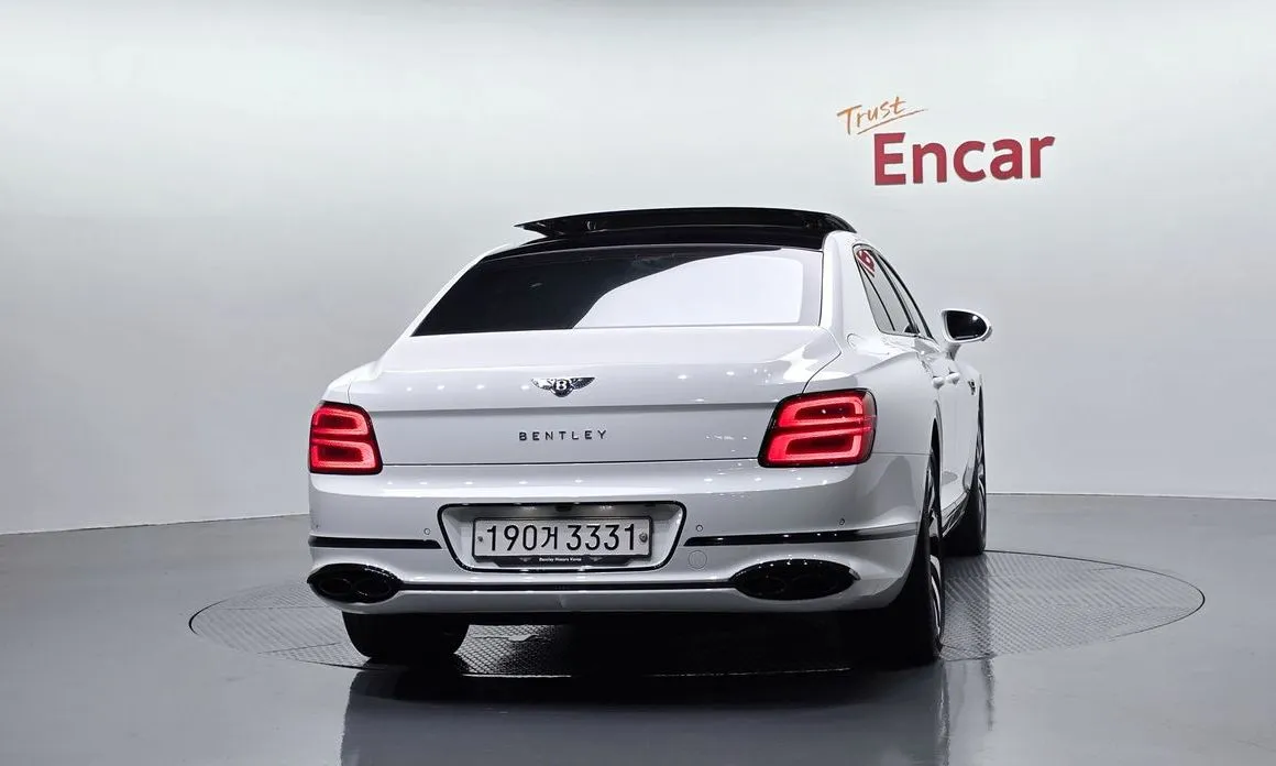 Bentley Flying Spur — фото 5