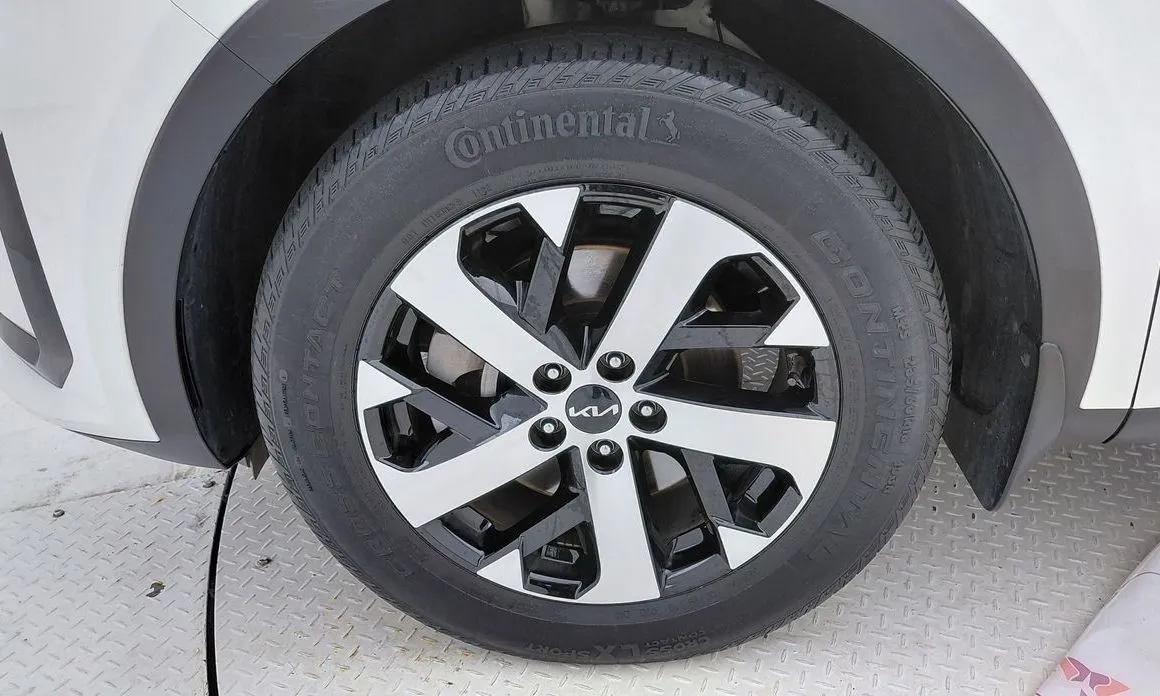 Kia Sorento — фото 10