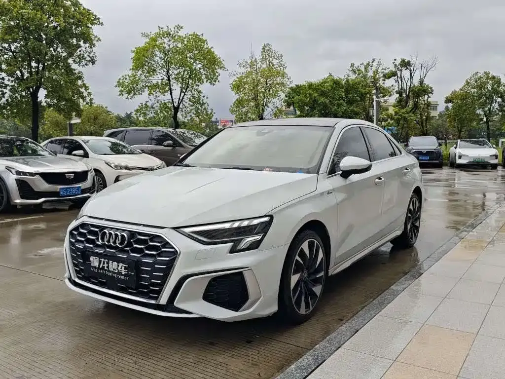 Audi A3 — фото 1