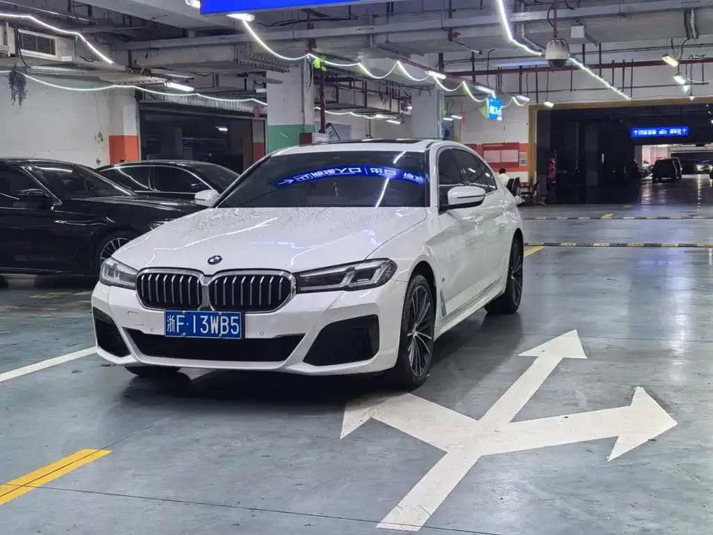 BMW 5 Series — фото 1