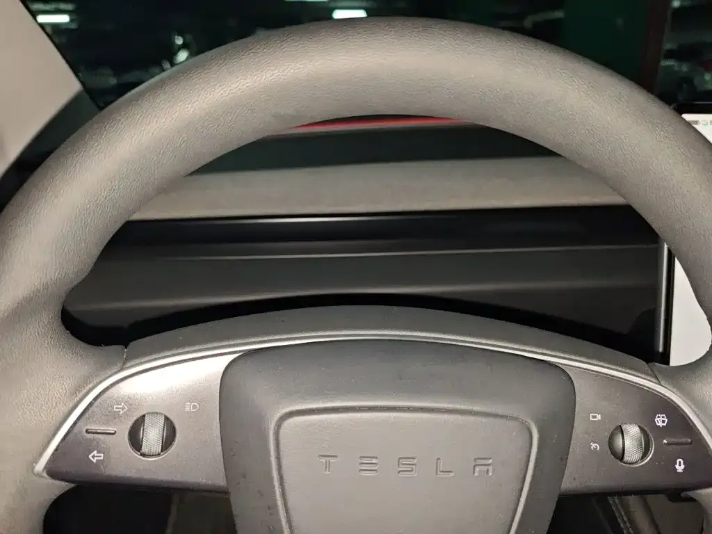 Tesla Model 3 — фото 8