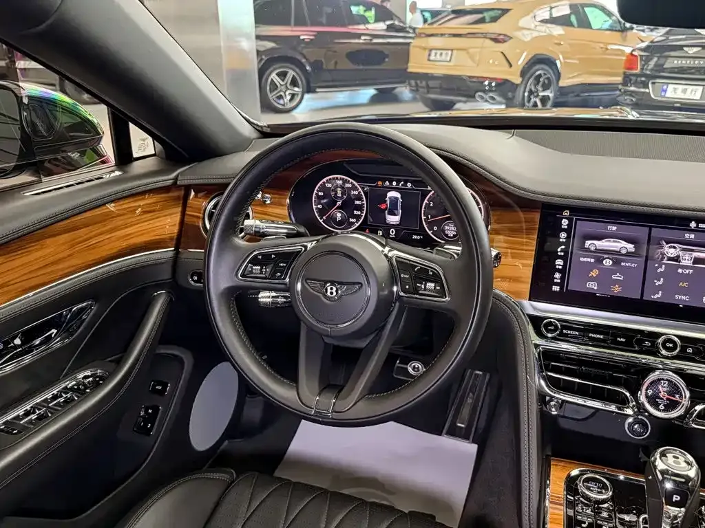 Bentley Flying Spur — фото 3