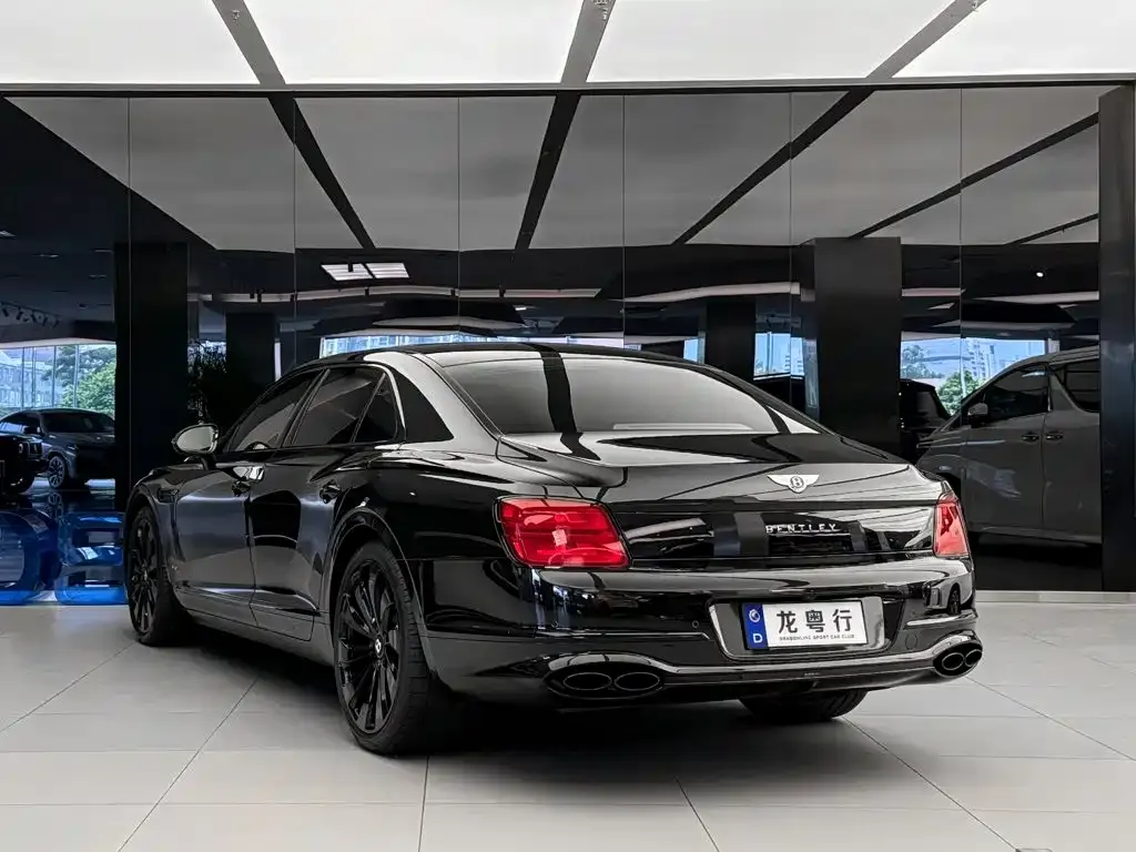 Bentley Flying Spur — фото 8