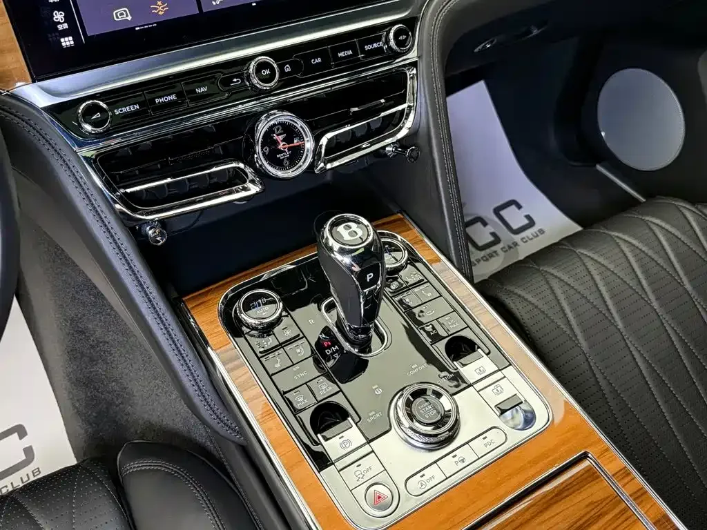 Bentley Flying Spur — фото 10