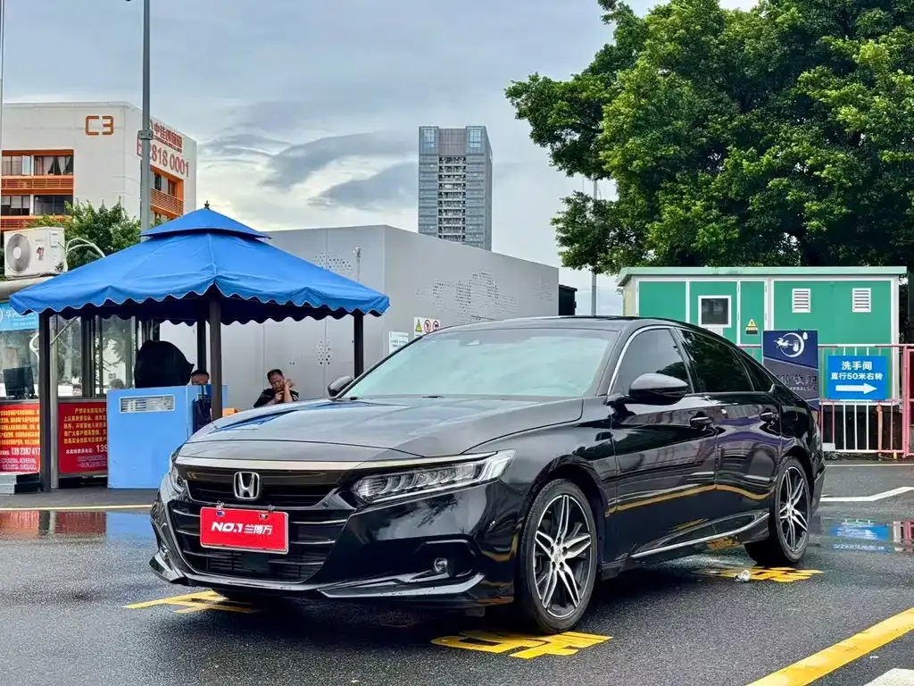Honda Accord — фото 1