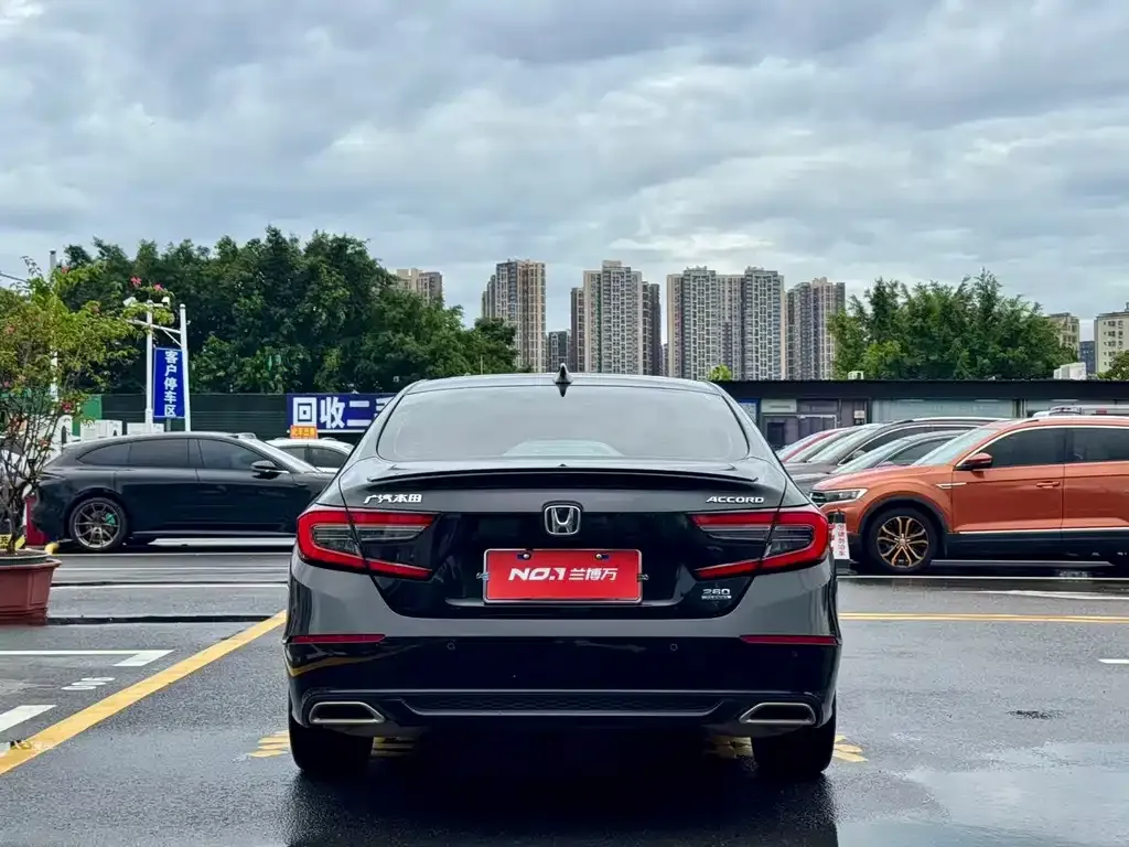 Honda Accord — фото 8