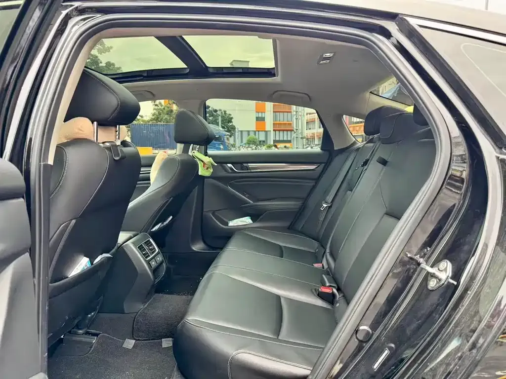 Honda Accord — фото 9
