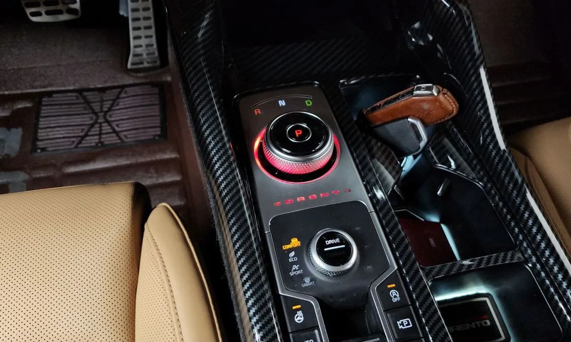 Kia Sorento — фото 7