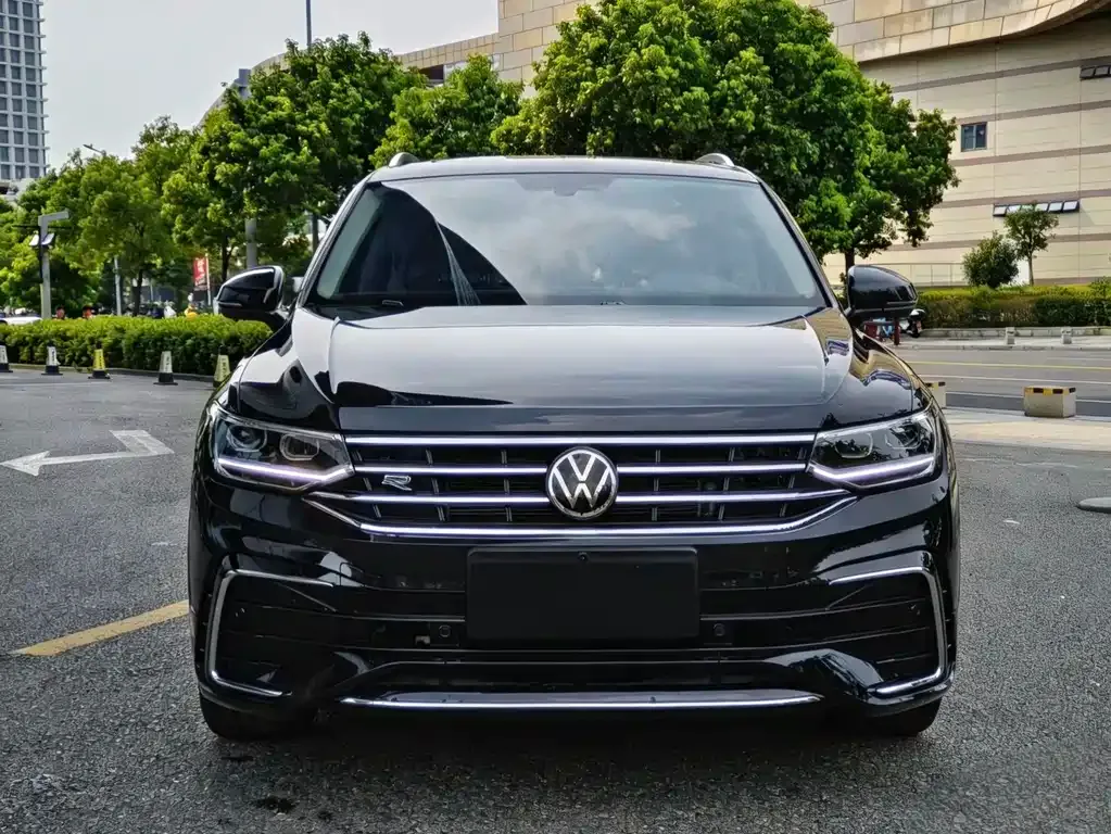 Volkswagen Tiguan L — фото 7