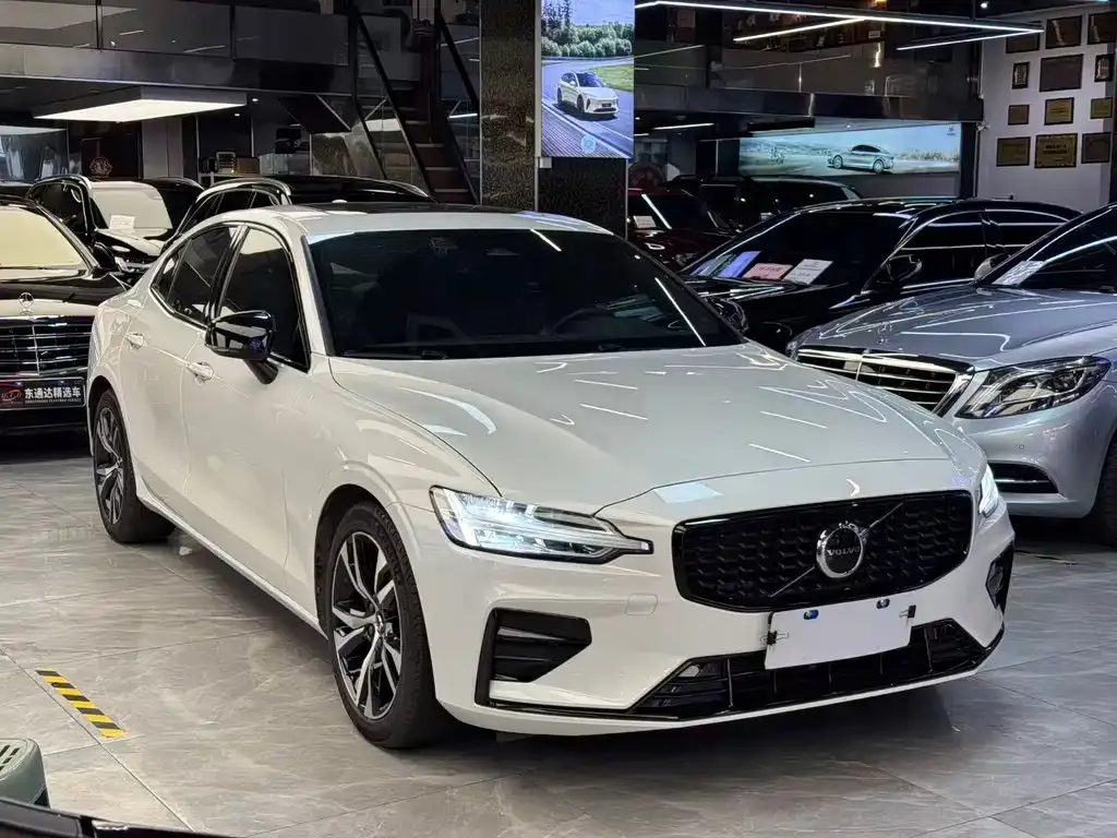 Volvo S60 — фото 10
