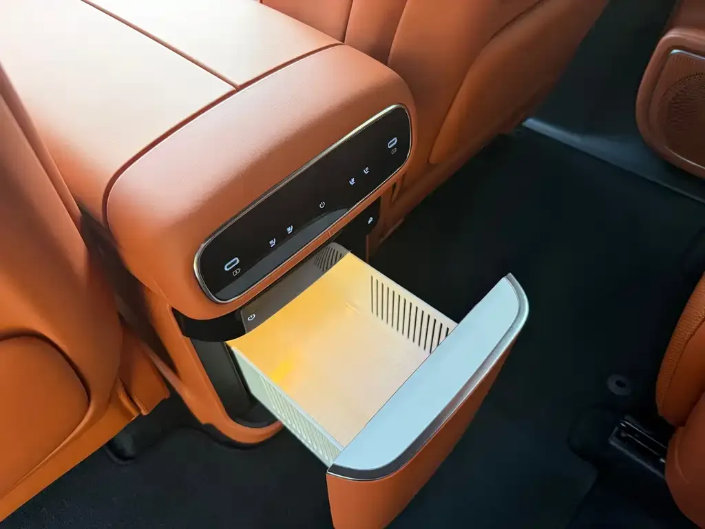 Geely Galaxy M9 — фото 2