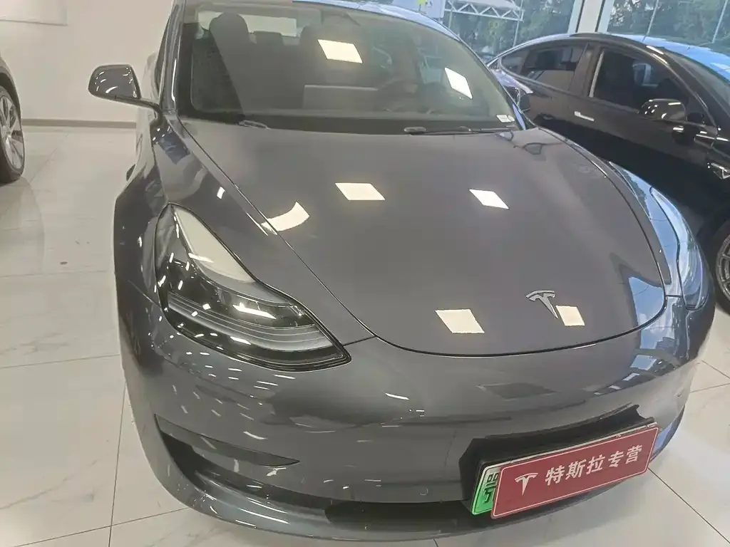 Tesla Model 3 — фото 1