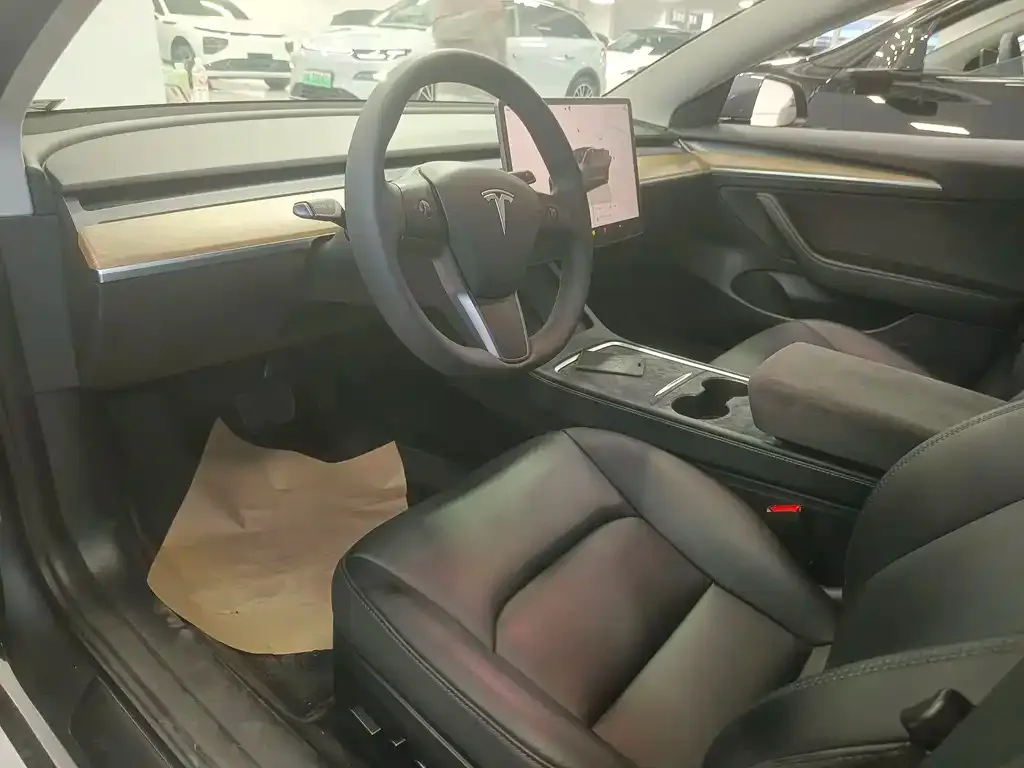 Tesla Model 3 — фото 10