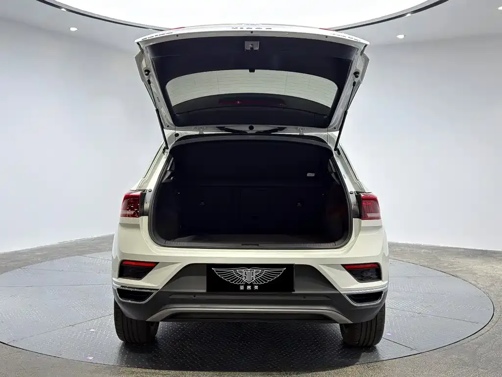 Volkswagen T-Roc — фото 3