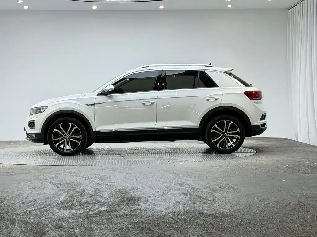Volkswagen T-Roc — фото 10