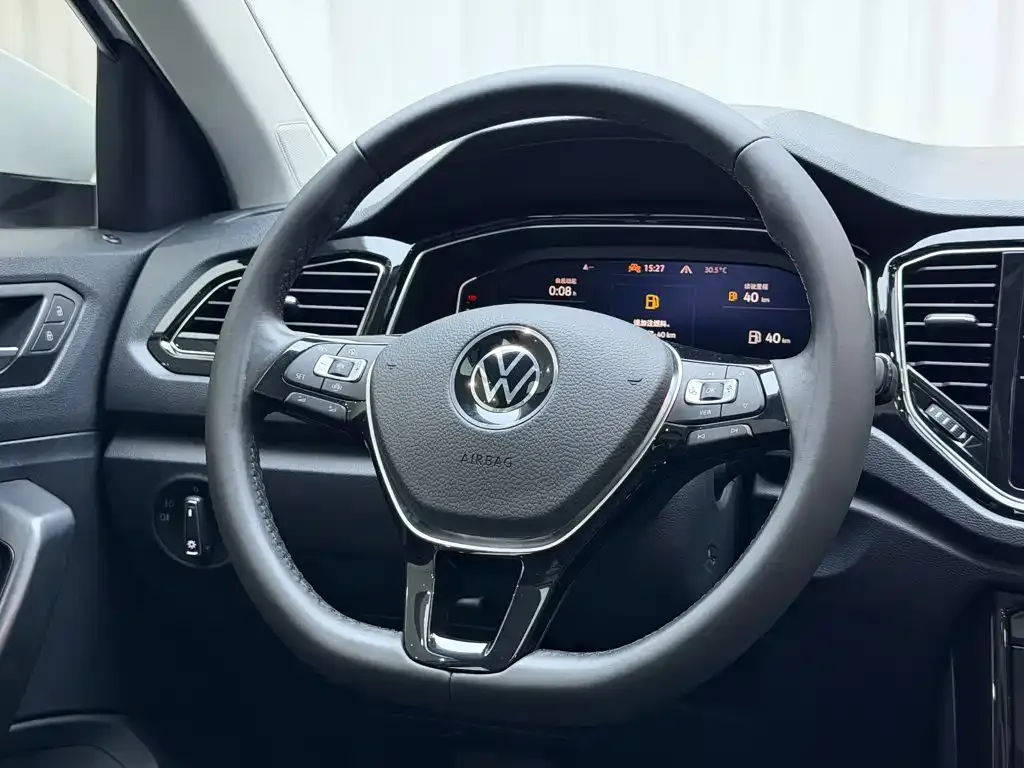 Volkswagen T-Roc — фото 5