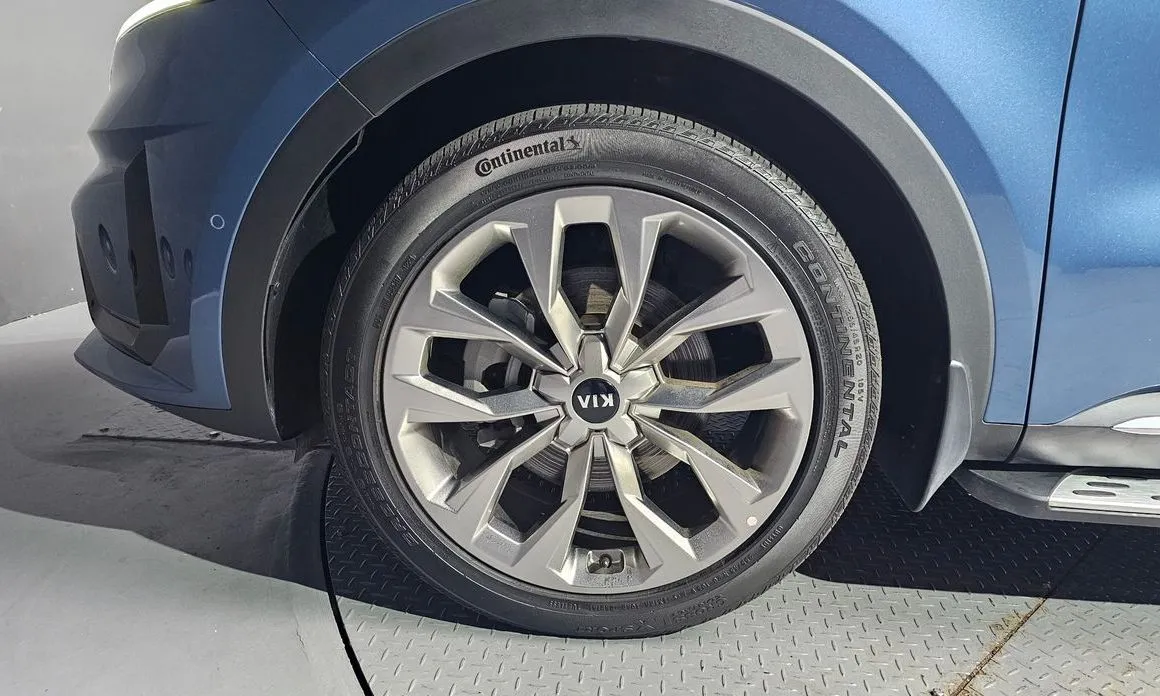 Kia Sorento — фото 8