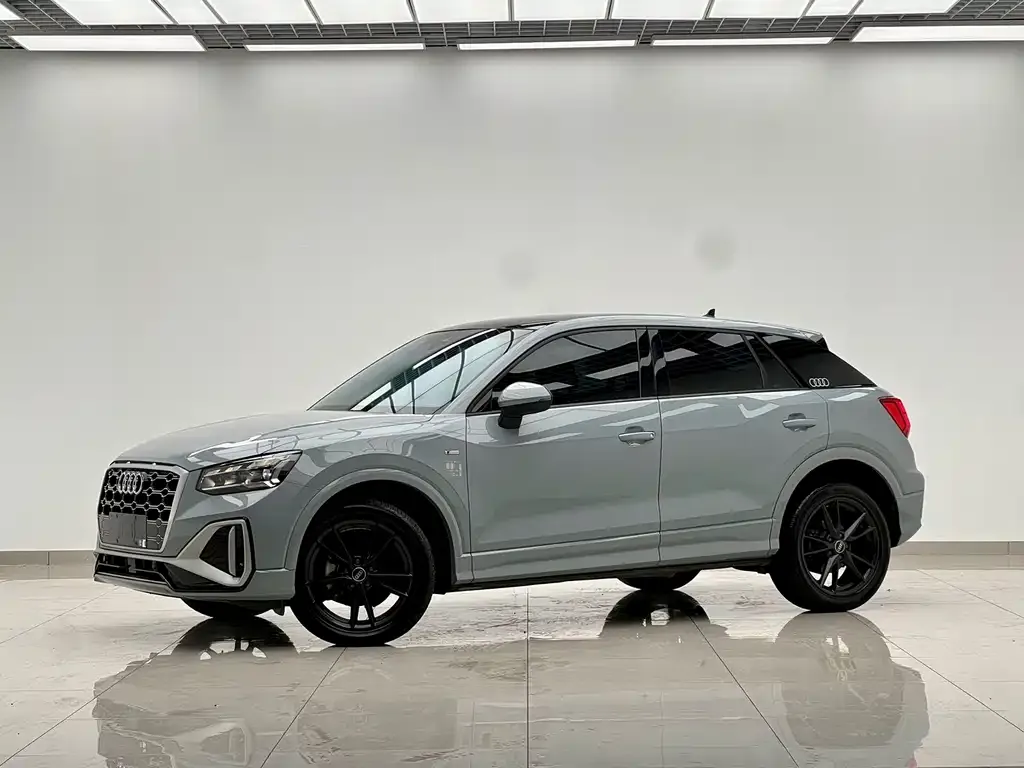Audi Q2L — фото 1