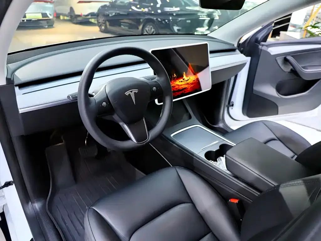 Tesla Model Y — фото 4