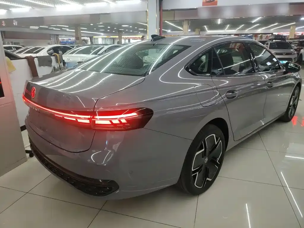 Volkswagen Passat — фото 4
