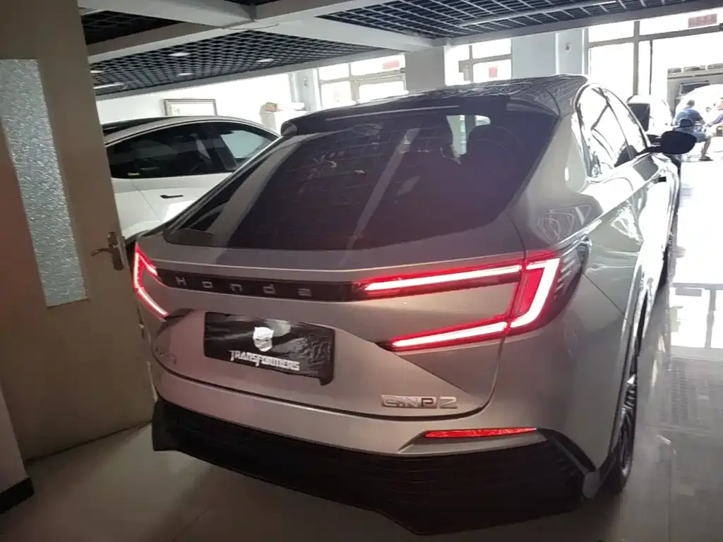 Honda e:NP2 — фото 4