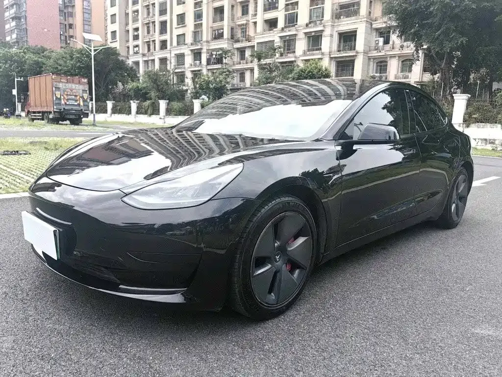 Tesla Model 3 — фото 1
