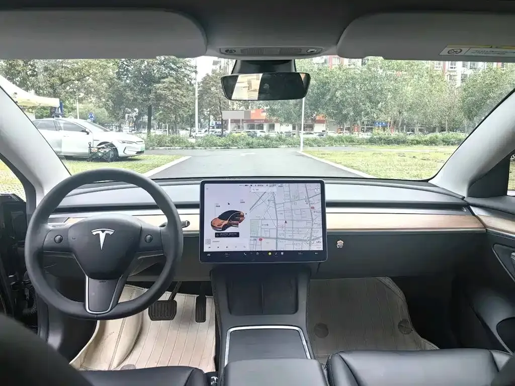 Tesla Model 3 — фото 3