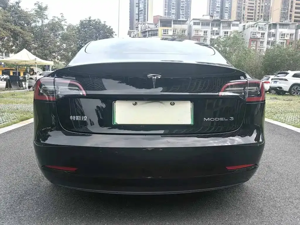 Tesla Model 3 — фото 7